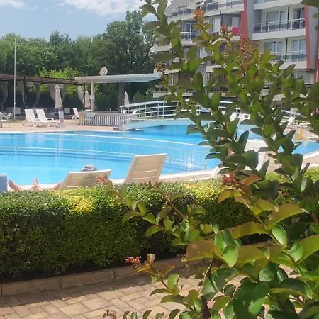 Excellent In Emberli Aparthotel. ロゼネッツ